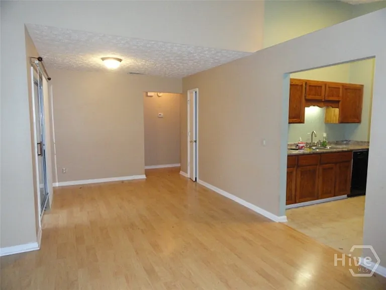 348 Sterling Creek Dr — Photo 4