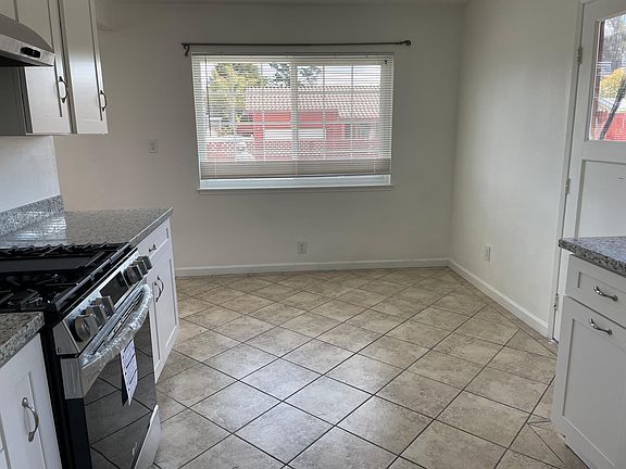 4th image of 1565 Chanticleer Ave
