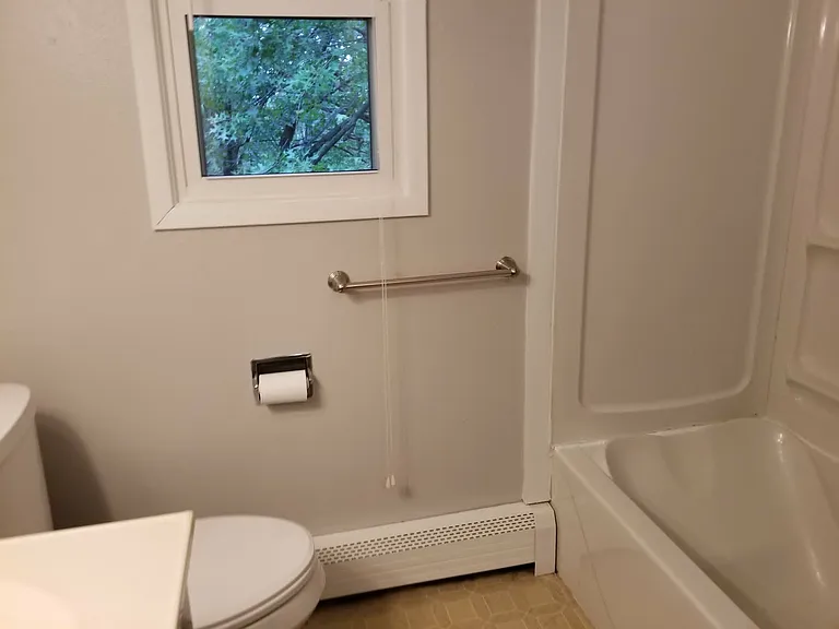 327 Moody St E — Photo 3