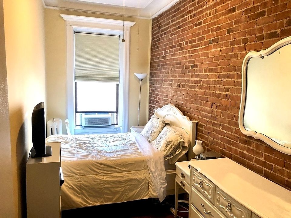 1st image of 119 W 80th St #4