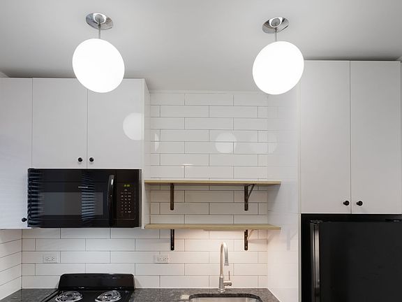 3rd image of 6019 N Winthrop Ave #311
