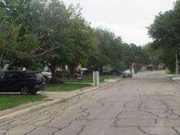 Exterior Neighborhood (street photo)