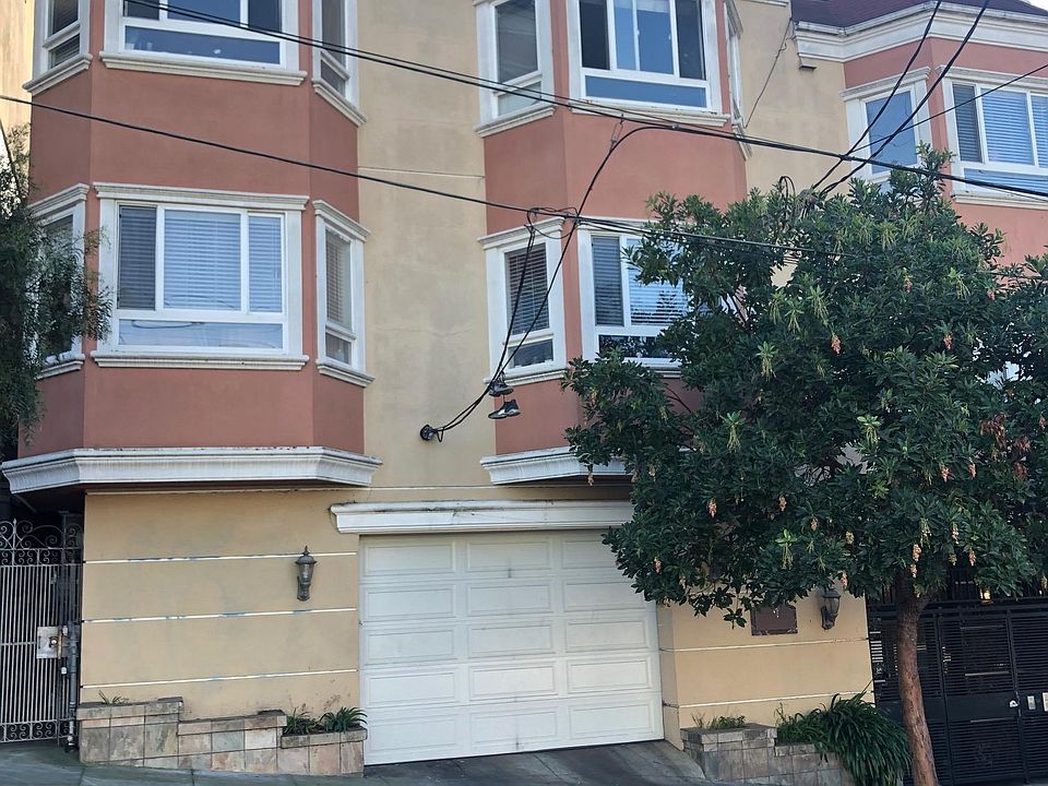 1st image of 1081 Le Conte Ave APT 4