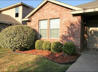 521 Creekbend St, Crowley, TX 76036