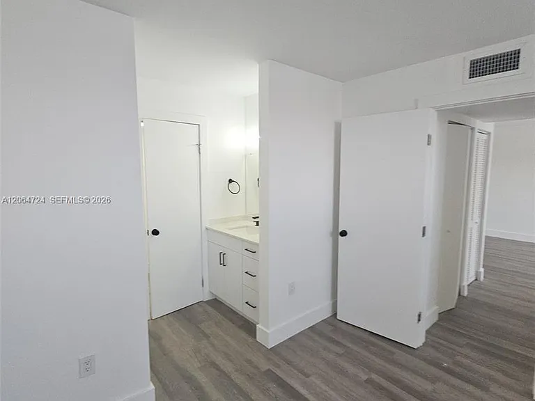 8101 Crespi Blvd #403 — Photo 12