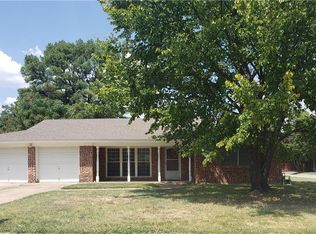 700 Ponderosa Dr, Hurst, TX 76053