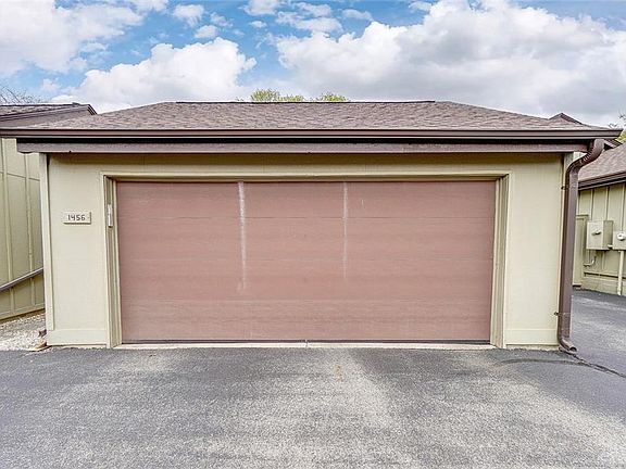 3rd image of 1456 Carriage Trace Blvd