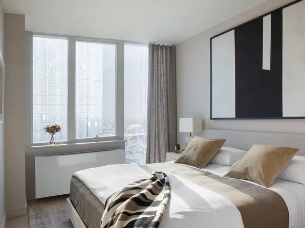 28-10 Jackson Ave, Long Island City, NY