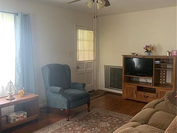 5th image of 649 Mead St