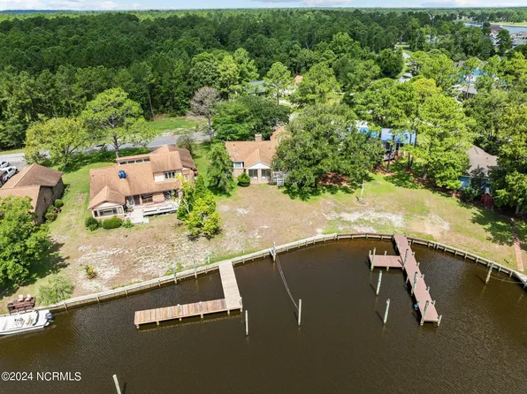 5722 Gondolier Dr, New Bern, NC 28560
