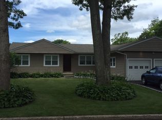 26 Hawthorne Ave, Nesconset, NY 11767