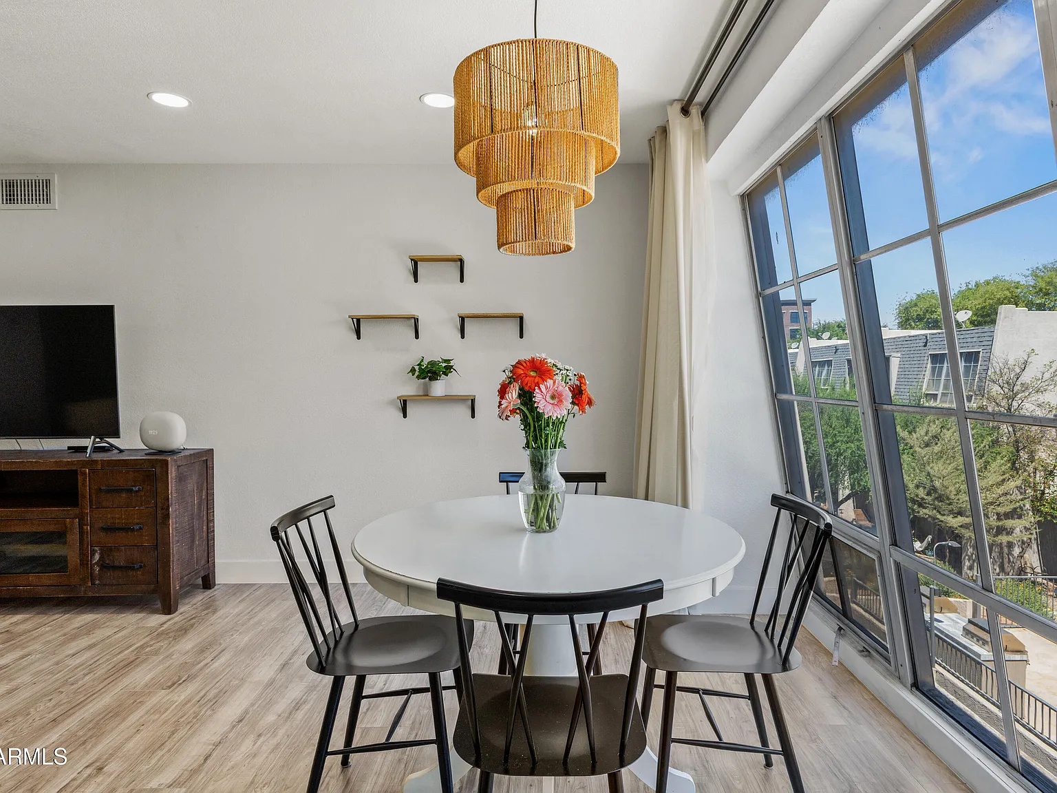 2 bed, 2.0 bath, 1048 sqft, $2,500 — Photo 4