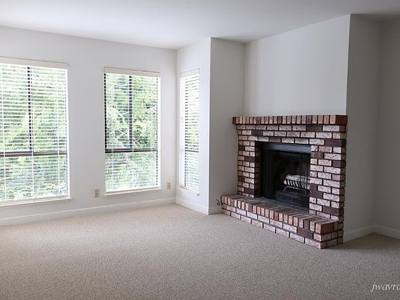 2nd image of 2414 Pine St #201