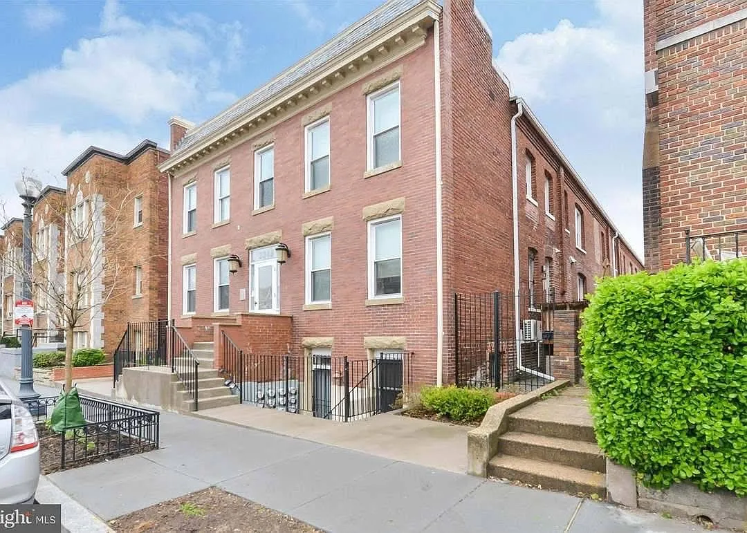 2 bed, 1.5 bath, 802 sqft, $1,400 — Photo 4