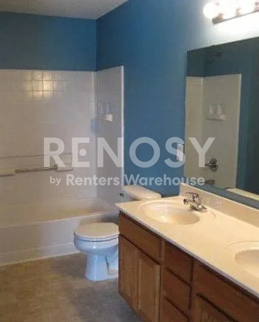 Available August 1st - this 2 bedroom, 1.5 bath townhome in Rosemount! — Photo 4