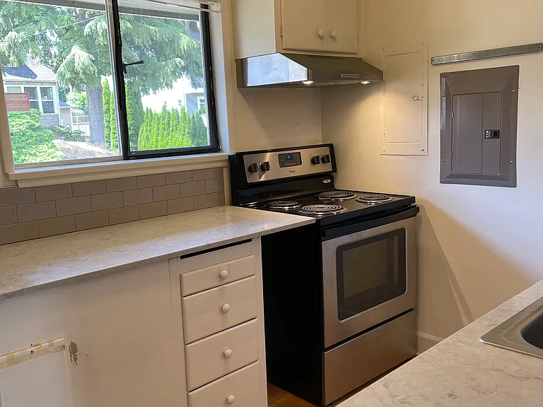 4417 Gilman Ave W — Photo 5