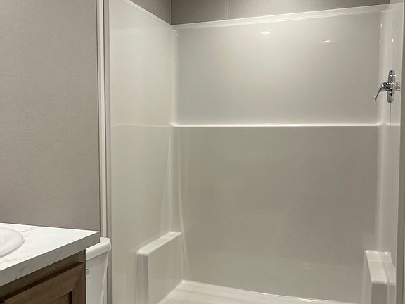 5th image of 41 Iris Ln