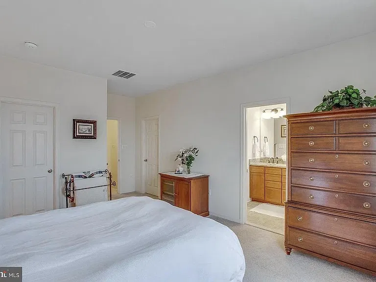 216 Apricot St — Photo 16