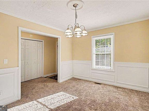 4th image of 150 Oak Cir S