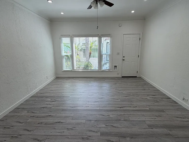 Melrose Plaza LLC — Photo 8