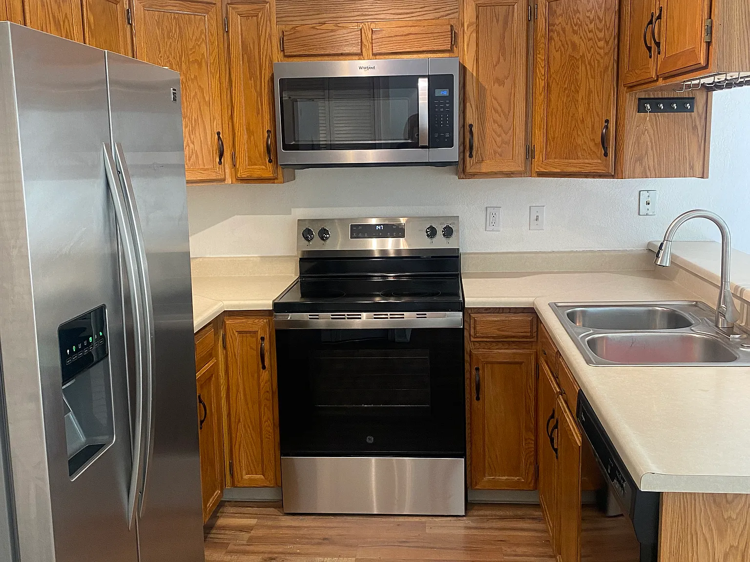 2 bed, 2.5 bath, 1092 sqft, $1,900 — Photo 4