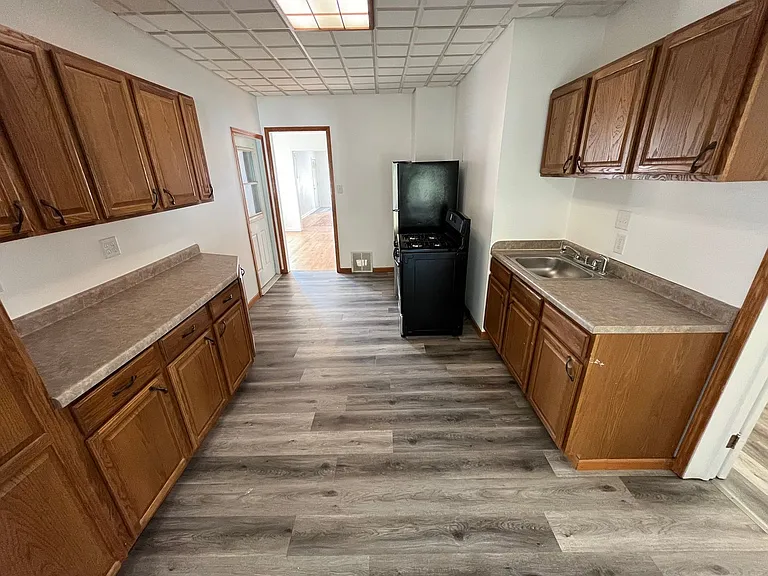 2408 W High St — Photo 10