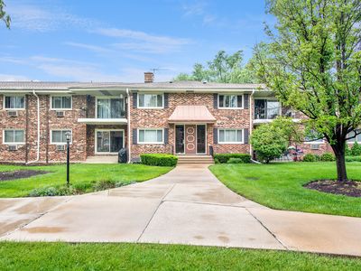 43 N Main St APT 12, Glen Ellyn, IL, 60137
