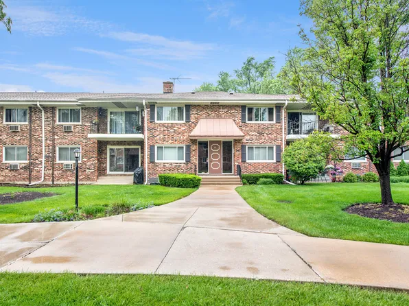43 N Main St APT 12, Glen Ellyn, IL 60137