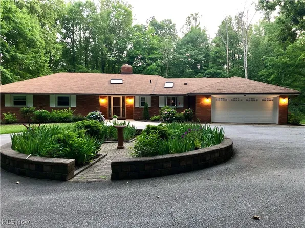 36890 Skyline Dr, Willoughby Hills, OH 44094