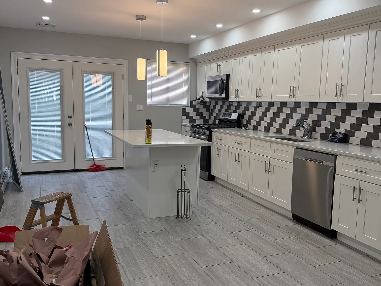 3 bed, 2.5 bath, 1700 sqft, $3,500 — Photo 2
