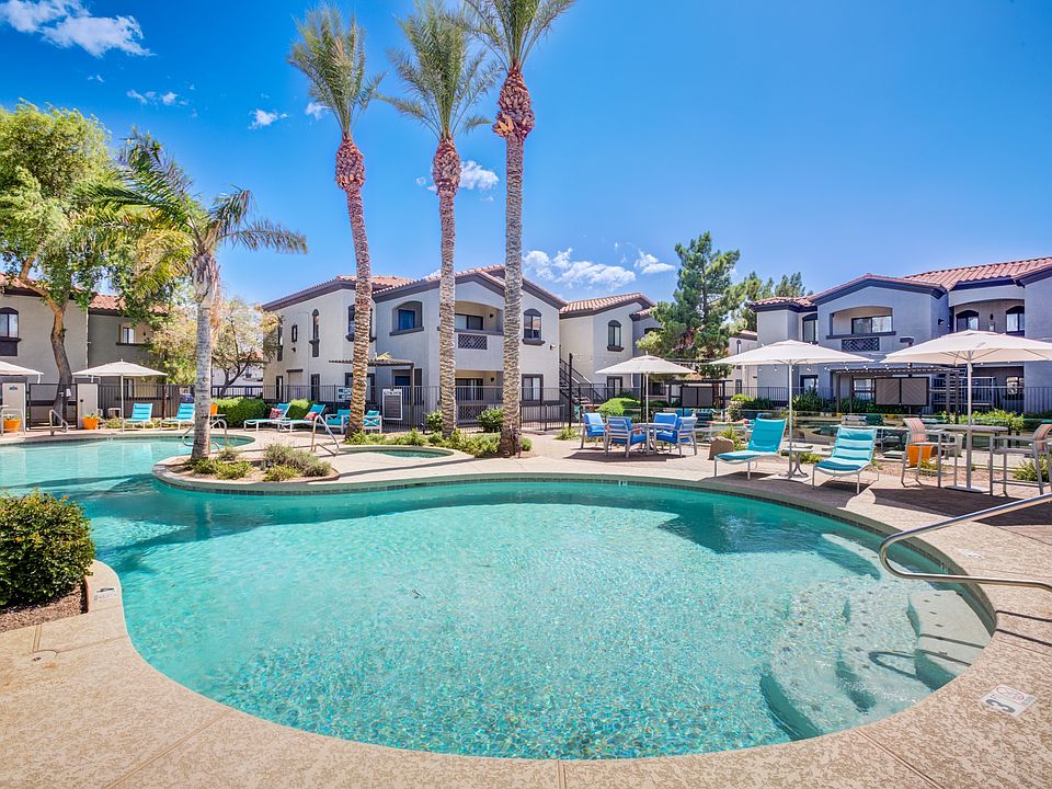 Resort Style Pool & Sun Deck