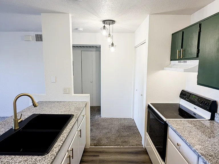 4100 E Mission Ln #D — Photo 3