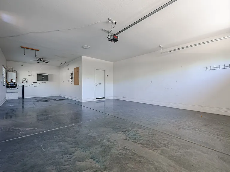 2744 E Donato Dr — Photo 42