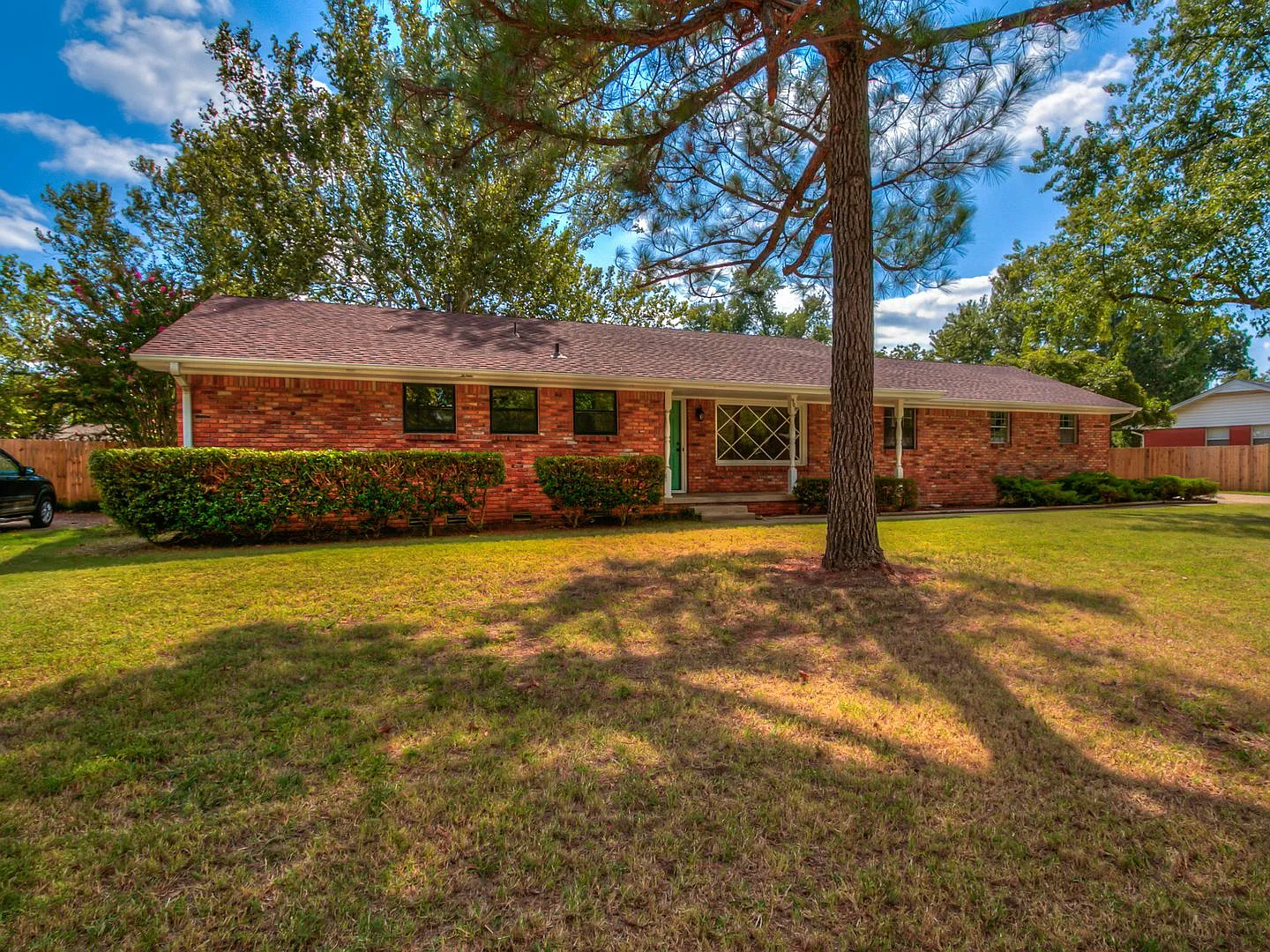 Preleasing For Early Aug 2027! Updated (3) Bed, (2) Bath + Additional Living Area! — Photo 3