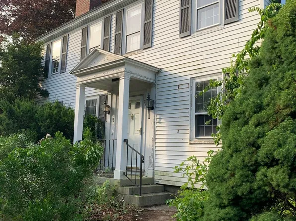 15 Portland Road, Kennebunk, ME 04043