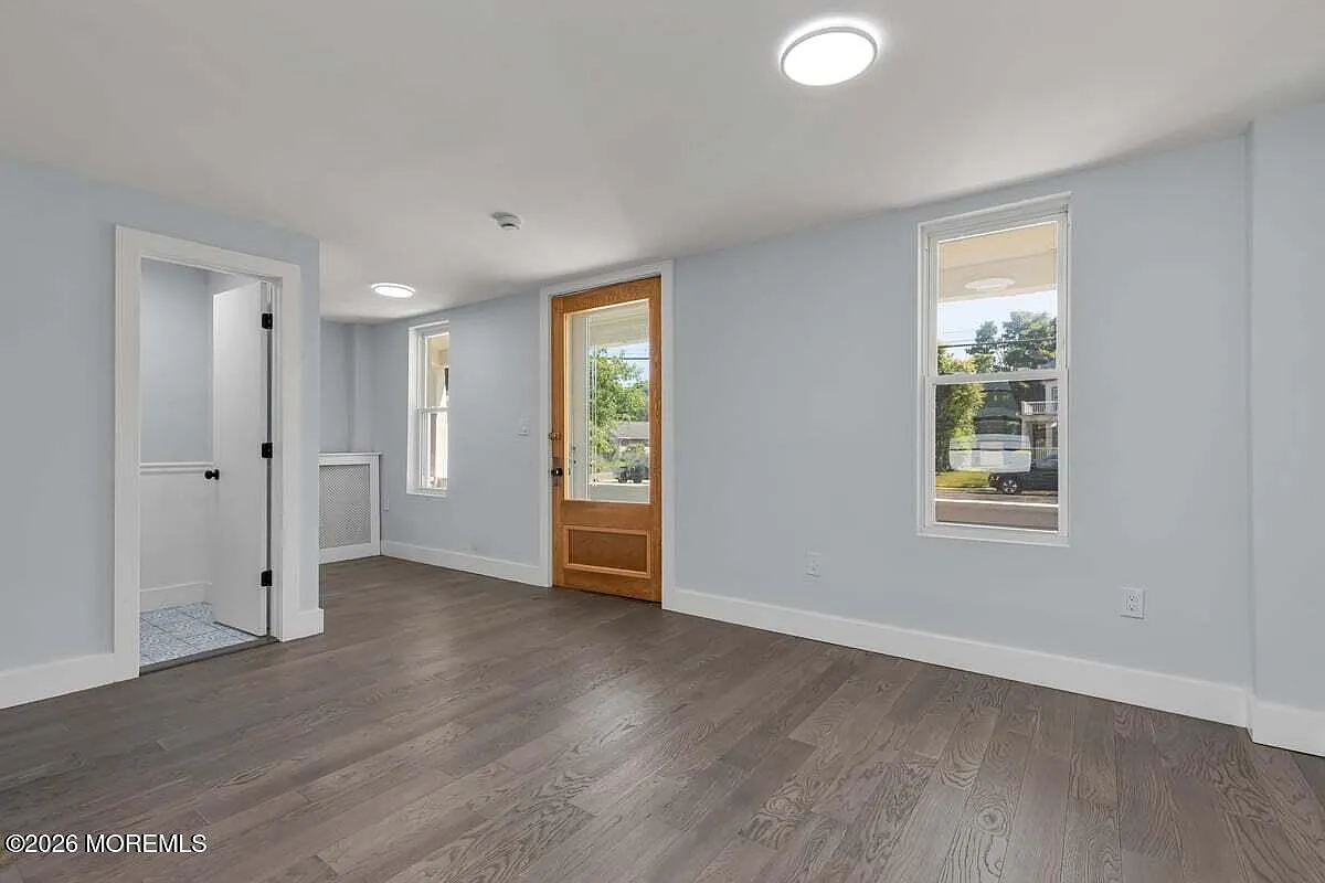 4 bed, 1.5 bath, 1750 sqft, $3,500 — Photo 2