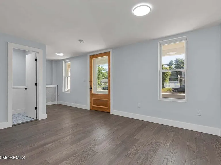 117 Cottage Pl — Photo 2