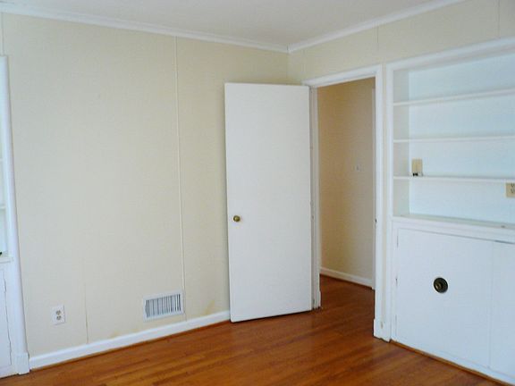 Den or 4th bedroom