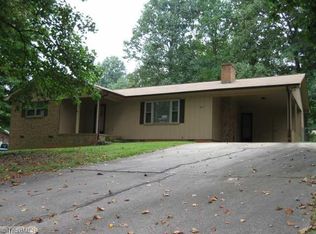 3115 S Harvest Dr, Thomasville, NC 27360