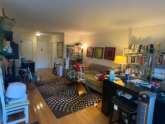 Rented by Akam Sales and Brokerage | media 2