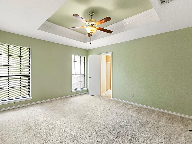 1502 Oak Knoll Ln — Photo 10