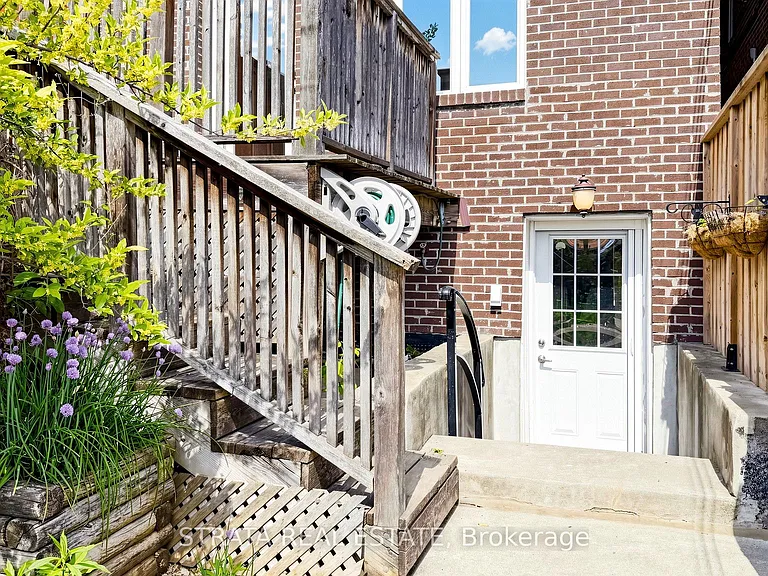 158 McRoberts Ave — Photo 2