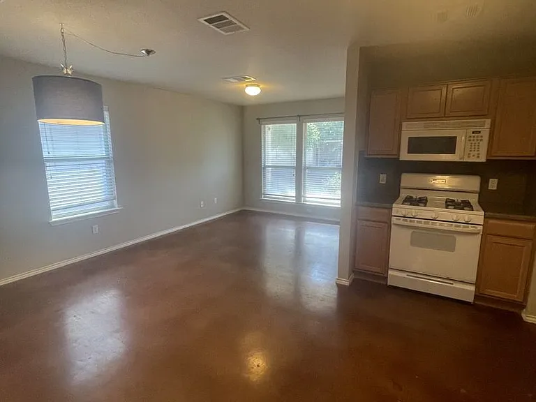 4504 Secure Ln — Photo 9