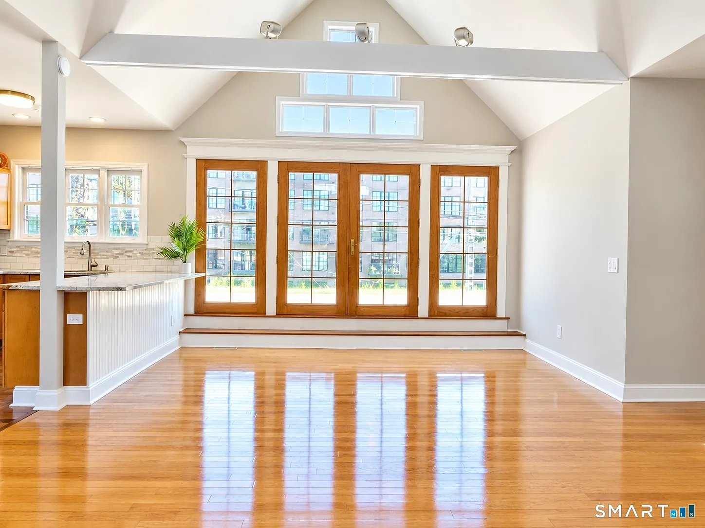 3 bed, 1.0 bath, 1560 sqft, $4,000 — Photo 4