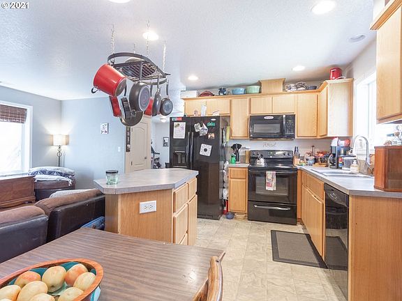 3rd image of 5811 NE 75th Ave