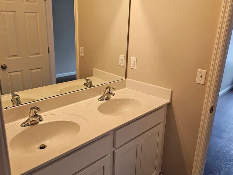 1420 Swallow Ln — Photo 15