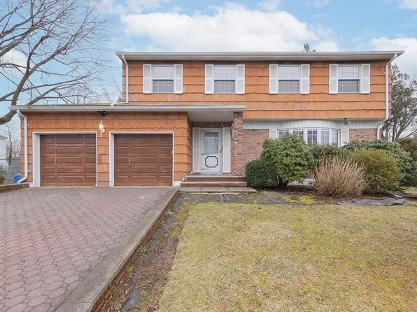 31 Pittsford Way, Nanuet, NY 10954