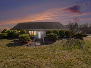 2302 E Brooks Rd, Freeland, MI 48623