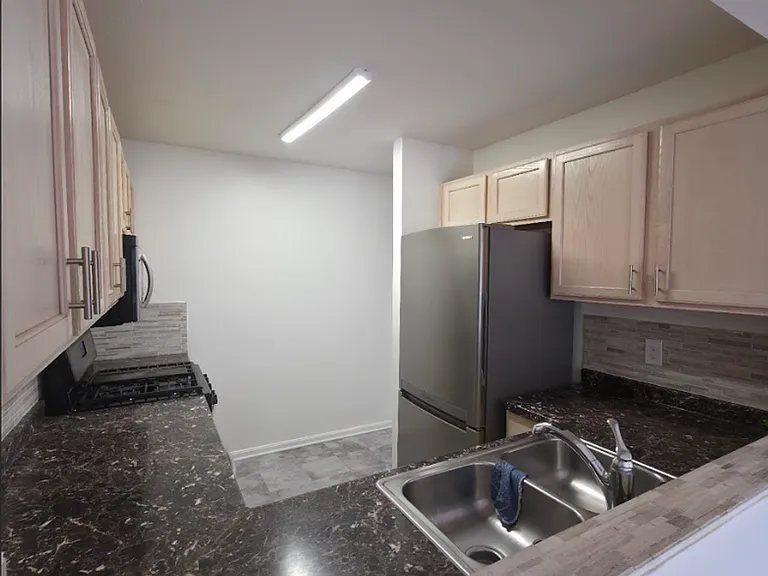 8114 Chester Pkwy — Photo 3
