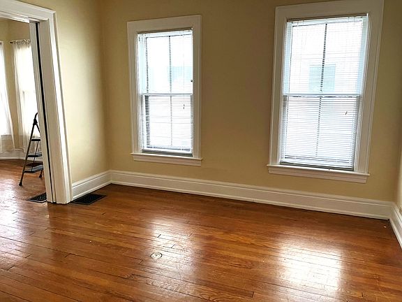 4th image of 615 Bird Ave #1